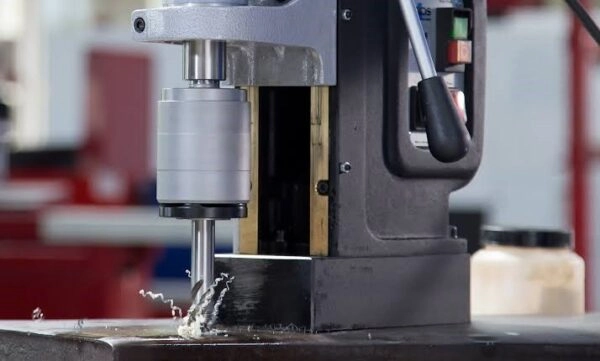 magnetic drill for thin sheets